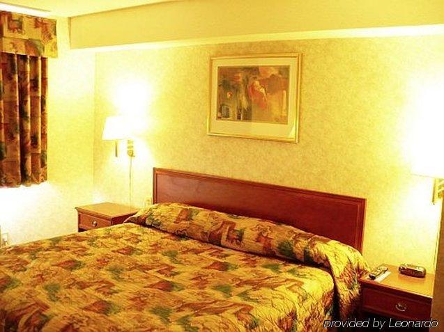 Lexington Inn & Suites-Windsor Room photo
